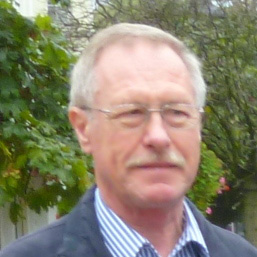  Wolfgang Naumann